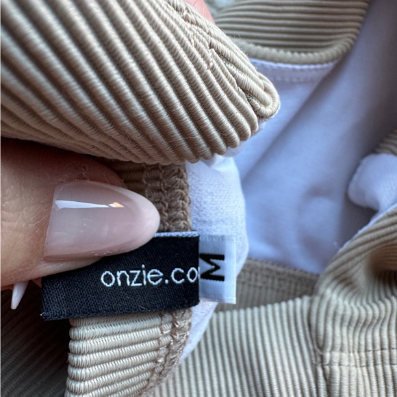 Sports bras - Picture 4 of 6